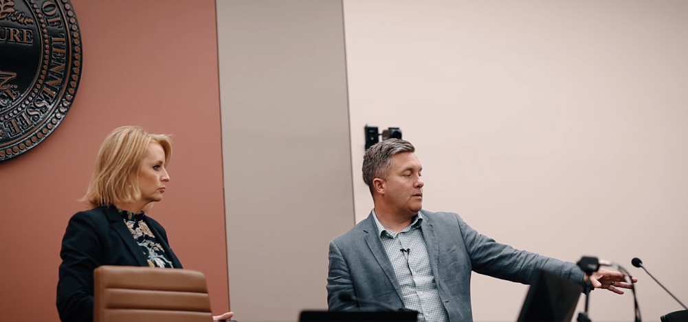 S&L's COO Reid Wylie showcases the innovative AV system to a court judge.